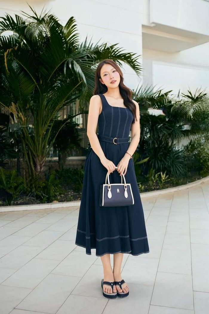 Ở tuổi 27, người đẹp gốc Nghệ An không chỉ cho thấy sự thăng hạng về nhan sắc theo phong cách gợi cảm, trưởng thành mà còn gây ngưỡng mộ bởi phát triển sự nghiệp bền vững.