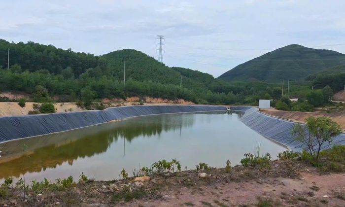 Các hạng mục thuộc dự án còn ngổn ngang, chưa hẹn ngày hoàn thành để đưa vào khai thác. Ảnh: H.Dũng.