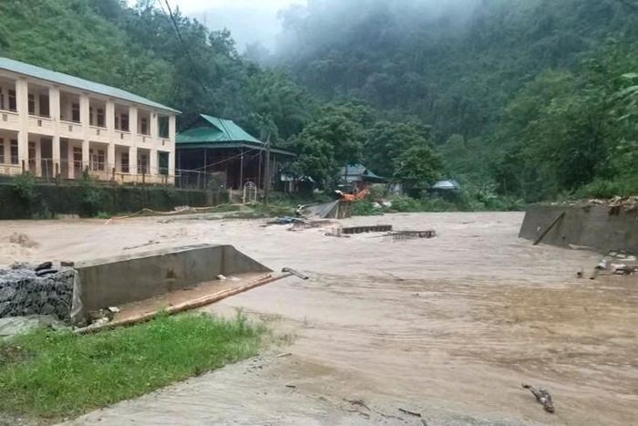 Đường vào 8 bản vùng trong Tam Hợp, xã Tam Thái bị nước lũ chia cắt tạm thời. (Ảnh: L.Dương)