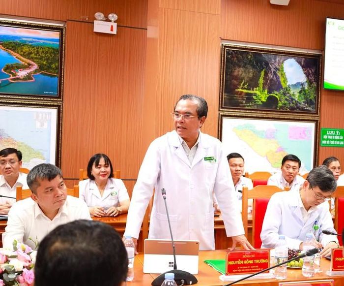 TS.BSCKII Nguyễn Hồng Trường, Giám đốc Bệnh viện Hữu nghị Đa khoa Nghệ An, phát biểu tại buổi làm việc với lãnh đạo tỉnh. ẢNH: A.L.
