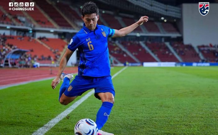 Khán đài trận Bán kết giữa ĐT Thái Lan và ĐT Singapore xuất hiện nhiều hàng ghế trống. (Ảnh: changsuek)
