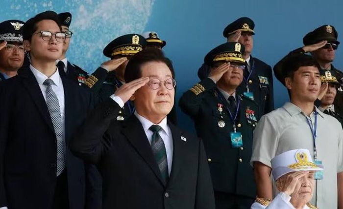 Phát biểu tại cuộc họp Nội các diễn ra trong thời gian cuộc tập trận chung Mỹ - Hàn Ulchi Freedom Shield (UFS) được tổ chức, ông Lee tái khẳng định mục tiêu hoàn tất việc chuyển giao quyền kiểm soát tác chiến thời chiến từ lực lượng liên hợp do Mỹ dẫn đầu cho Hàn Quốc trong nhiệm kỳ của mình.