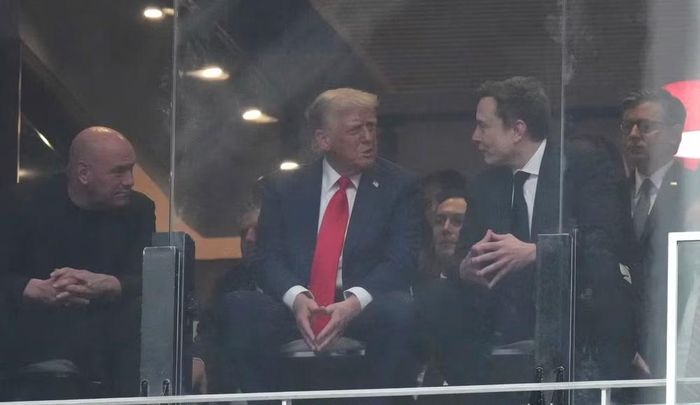 Musk đang hướng tới cuộc bầu cử giữa nhiệm kỳ tháng 11, với kế hoạch quyên góp cho America PAC và đầu tư ít nhất 100 triệu USD vào hoạt động vận động cử tri tại các bang chiến trường.