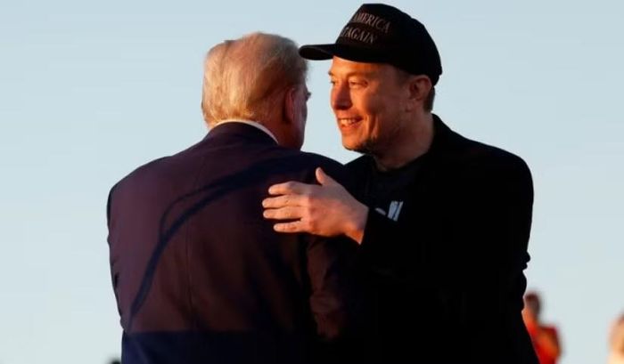 Musk từng tuyên bố: "Không có tôi, ông Trump đã thất bại trong cuộc bầu cử. Thật vô ơn". Ông đã chi gần 300 triệu USD để hỗ trợ ông Trump tái đắc cử.