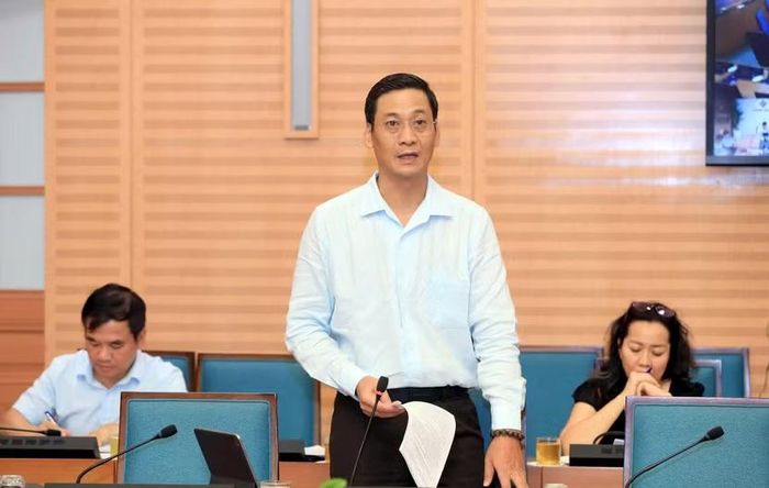 Giám đốc Sở Nông nghiệp và Môi trường Lê Thanh Nam báo cáo tại cuộc họp