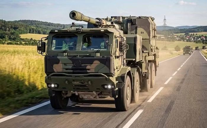 Hanwha - đơn vị thực hiện hợp đồng này thông qua công ty con tại Mỹ là Hanwha Defense USA, đang tập trung vào sản xuất tại chỗ pháo tự hành K9MH ở một nhà máy tại Opelika, Alabama. Đồng thời Hanwha sẵn sàng mở thêm các cơ sở mới nếu cần thiết.