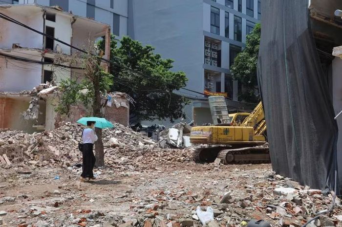 Hàng nghìn mét vuông mặt bằng đang được thu dọn sau khi các công trình được tháo dỡ. Dự án có tổng diện tích đất thu hồi hơn 7.300m², liên quan 103 tổ chức, hộ gia đình, cá nhân.
