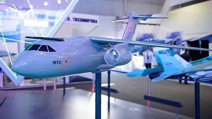 Năm 2007, một thỏa thuận liên chính phủ đã được ký kết giữa Moskva và New Delhi về dự án này, được gọi là MTA (Máy bay Vận tải Hạng trung), với kế hoạch sản xuất tại cả Ấn Độ và Nga. Tiếp theo vào năm 2010, hai bên đã thống nhất việc thành lập một liên doanh.
