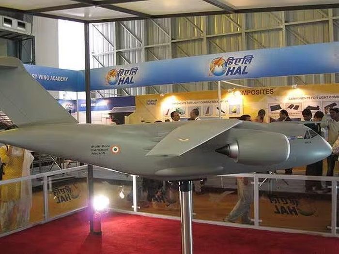 Máy bay vận tải quân sự Il-214 khi đó chỉ tồn tại dưới dạng mô hình, nó tiếp tục được phát triển như một dự án của riêng Nga với tên gọi Il-276 nhưng rồi cũng chẳng đi tới đâu, cho nên triển vọng thắng thầu tại Ấn Độ (nếu có ý định khôi phục dự án) cũng gần như bằng không.