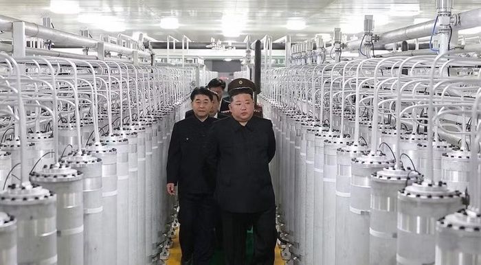 Tuy nhiên, bà cho rằng Chủ tịch Kim Jong-un vẫn có "những kỷ niệm, cảm xúc tốt đẹp" về ông Trump và quan hệ giữa hai nhà lãnh đạo vẫn "rất tốt".