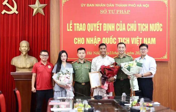 CLB Công an Hà Nội chúc mừng Adou Minh