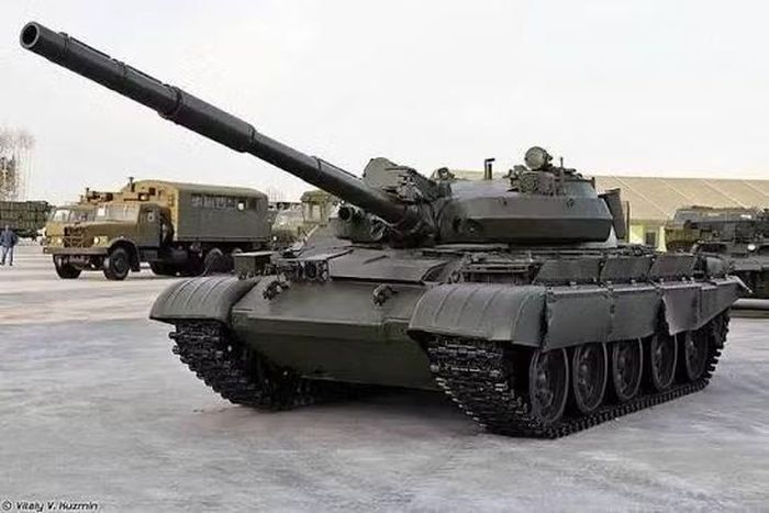 Hiện nay Quân đội Nga đang nhận được các phiên bản mới của xe tăng T-62 hiện đại hóa, được sử dụng trong chiến dịch quân sự đặc biệt. Chúng có thêm giáp, giáp phản ứng nổ và giáp lưới che phủ phía sau cũng như nóc xe.