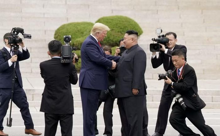 Tuy nhiên, bà Kim Yo-jong nói rằng bà "không biết" về bất kỳ liên lạc gần đây nào giữa lãnh đạo Triều Tiên và Tổng thống Mỹ, đồng thời cho rằng chính sách của Washington đối với Bình Nhưỡng vẫn chưa thay đổi.