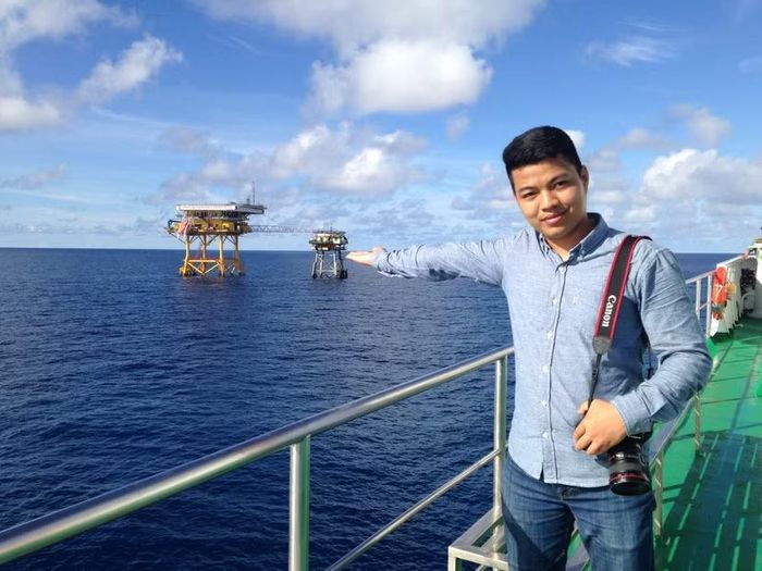 Tác giả trong chuyến công tác quần đảo Trường Sa
