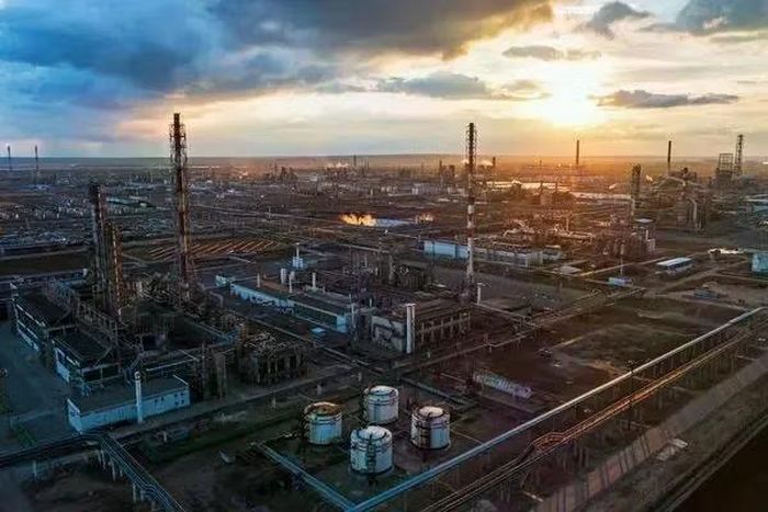 Tình trạng này đơn giản là đang trở nên bất lợi cho Moscow. Thặng dư luôn được coi là lợi thế của người bán, nhưng trong trường hợp Ấn Độ, một điều trớ trêu đã xảy ra: nó đang dần trở thành một rào cản.
