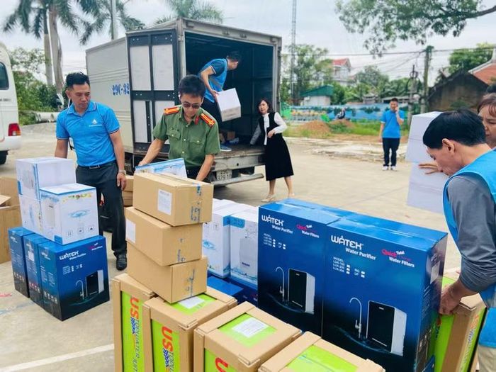 Tham gia kêu gọi, lắp đặt máy lọc nước cho học sinh vùng bị thiên tai ở Thái Nguyên năm 2025