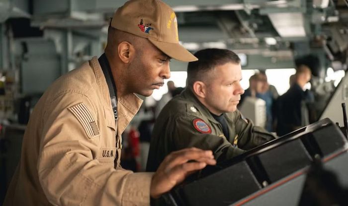 Hải quân Mỹ sau đó quyết định thay thế DBR chủ yếu bằng radar AN/SPY-6(V)3 với 3 mảng ăng-ten.
