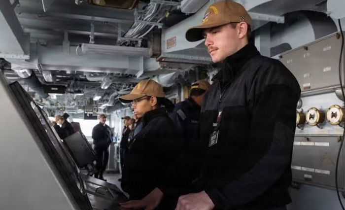 DBR gồm radar mảng pha quét điện tử chủ động AN/SPY-3 băng X và radar mảng pha AN/SPY-4 băng S. AN/SPY-3 có nhiệm vụ theo dõi mục tiêu với độ chính xác cao, trong khi AN/SPY-4 đảm nhiệm tìm kiếm và theo dõi trên phạm vi rộng.