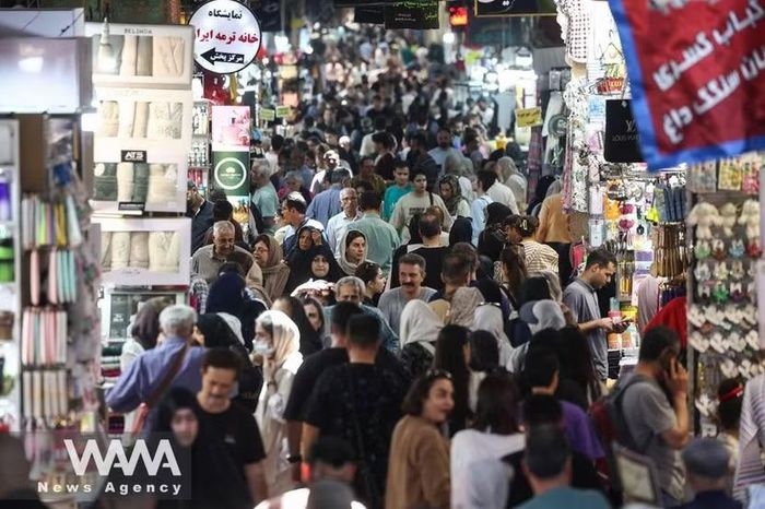 Nhịp sống trên đường phố Thủ đô Tehran, Iran ngày 17-8-2026