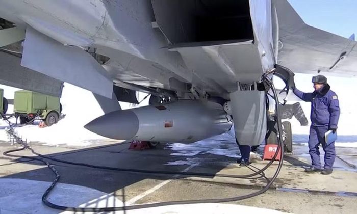 Điểm đáng chú ý là khi so sánh tầm hoạt động của Kinzhal với Iskander-M, cần tính đến quãng đường mà máy bay mang tên lửa có thể di chuyển trước khi phóng.