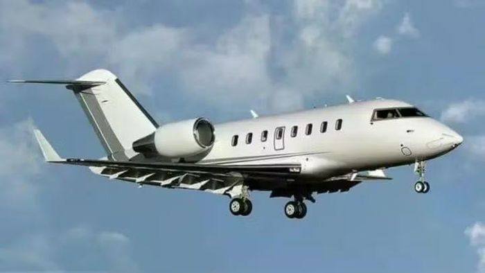Chiếc phi cơ hoán cải từ khung thân Bombardier Challenger 650 mang số hiệu đăng ký N159L này được Quân đội Mỹ sử dụng cho các nhiệm vụ trinh sát và thu thập thông tin tình báo.