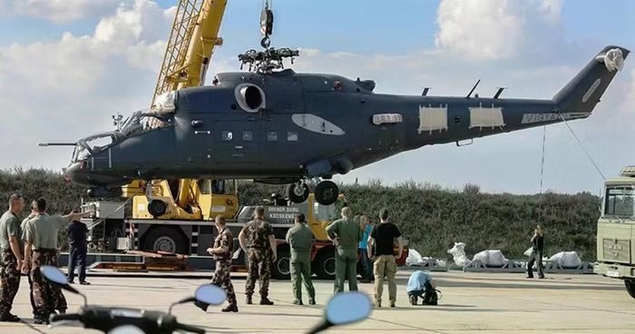 Lịch sử hoạt động của trực thăng Mi-24 ở Hungary bắt đầu vào năm 1978, khi 4 chiếc Mi-24D đầu tiên trong tổng số 30 máy bay được nhập khẩu từ Liên Xô.