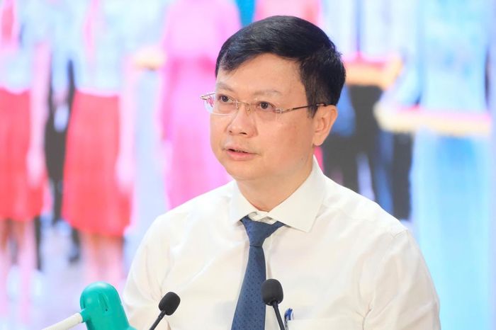 Giám đốc Sở GDĐT Hà Nội Nguyễn Văn Hiền phát biểu tại hội nghị.