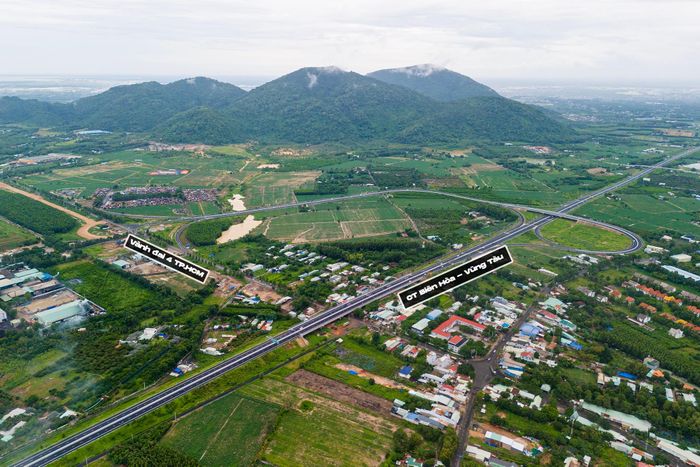 Theo quyết định phê duyệt, dự án thành phần 2-1 xây dựng đường cao tốc đoạn từ ngã tư Tóc Tiên - Châu Pha (TP.HCM) đến cầu Châu Đức, bao gồm cầu Châu Đức tại ranh giới với TP Đồng Nai (thuộc dự án Vành đai 4 TP.HCM).