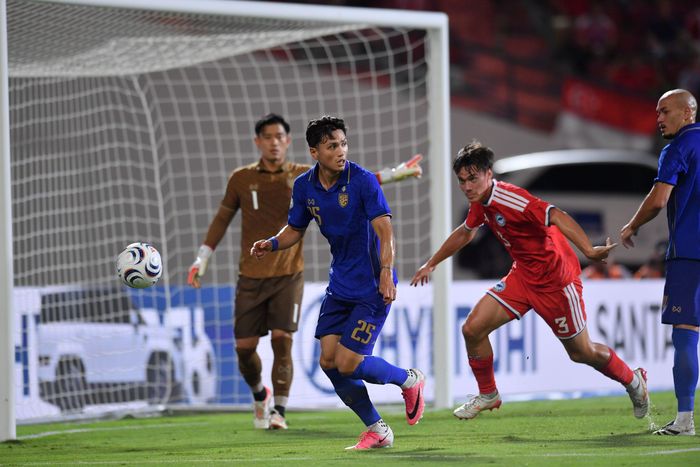  Tiền đạo 25 tuổi từng cùng Thái Lan thua Việt Nam với tổng tỷ số 3-5 ở chung kết ASEAN Cup 2024. 