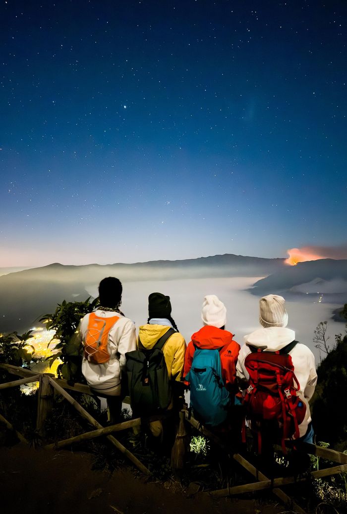 Khung cảnh choáng ngợp tại núi lửa Bromo, Đông Java, Indonesia.