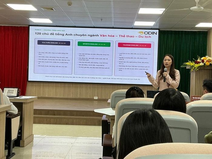 Đại diện Công ty Cổ phần Phát triển Giáo dục và Đào tạo ODIN giới thiệu chương trình theo ba tầng năng lực
