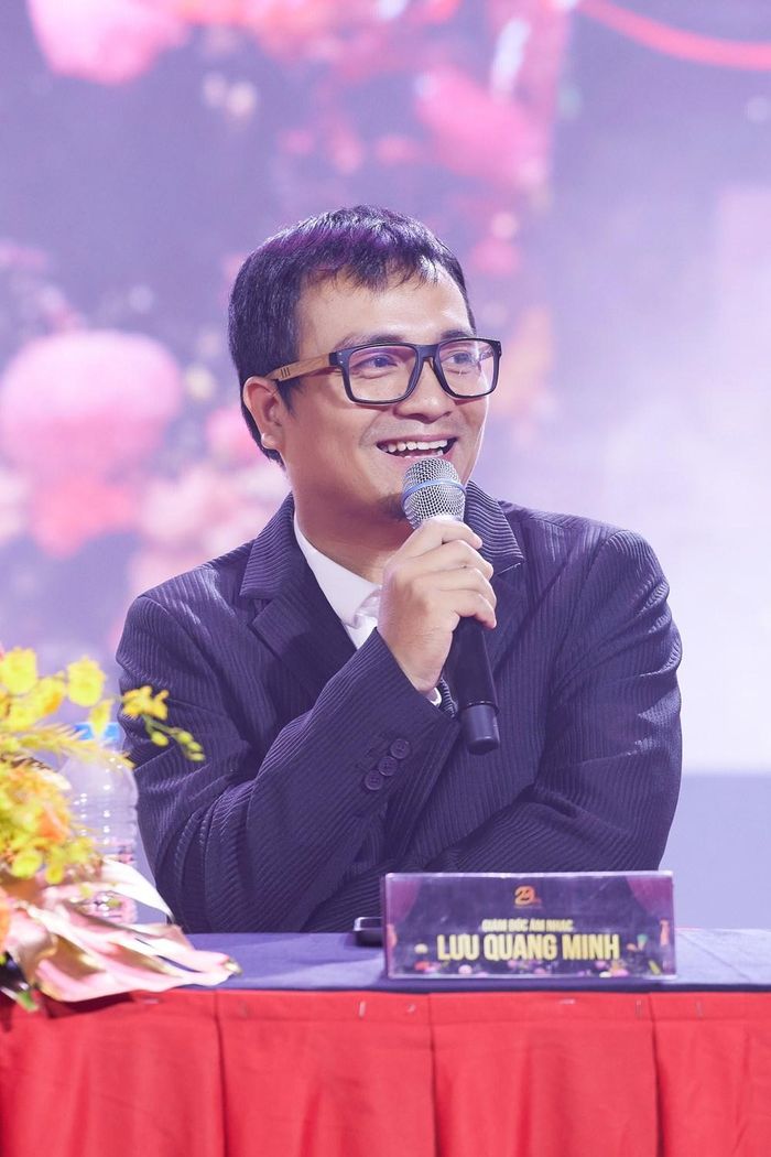 Nhạc sĩ, nhà soạn nhạc Lưu Quang Minh nhận định, "Tráng sĩ ca" là một bài hát thú vị, không hô hào, không căng thẳng nhưng vẫn hào hùng