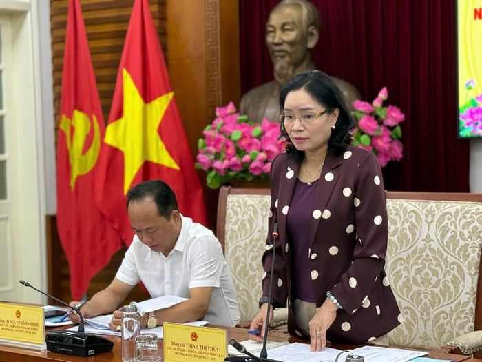 Thứ trưởng Bộ VHTTDL Trịnh Thị Thuỷ phát biểu chỉ đạo tại buổi làm việc