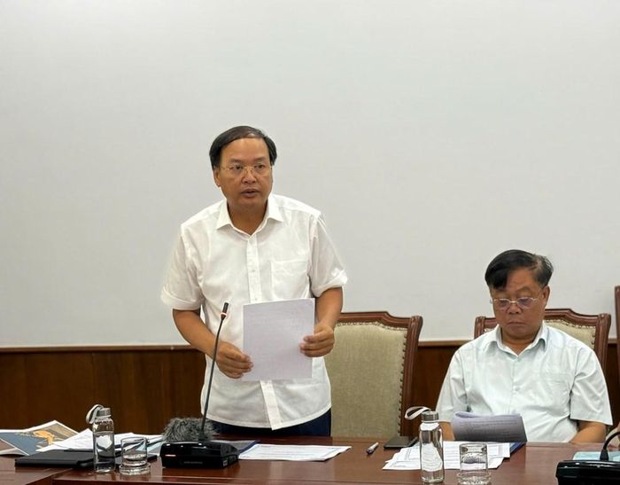 Cục trưởng Cục Văn hóa các dân tộc Việt Nam Trịnh Ngọc Chung trình bày báo cáo