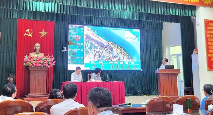 Đại diện đơn vị tư vấn thiết kế tuyến kè biển Hải Tiến tại hội nghị