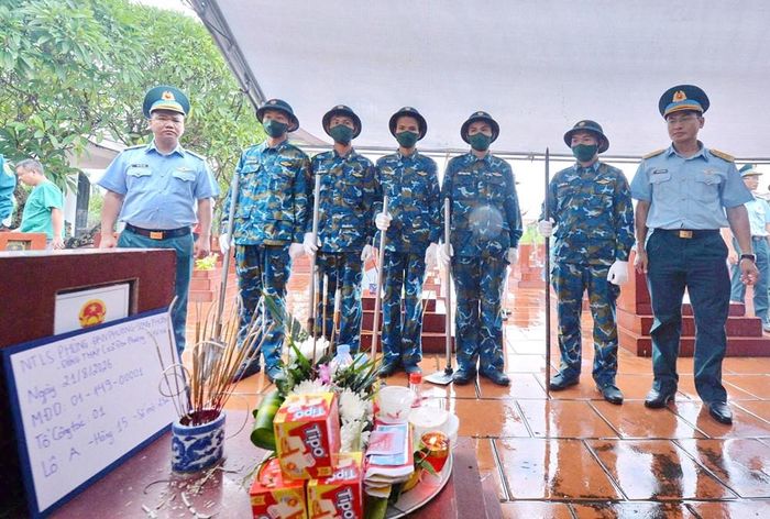 Cán bộ, chiến sĩ Trung đoàn 260 thực hiện nhiệm vụ với lòng tri ân sâu sắc tới các thế hệ đã ngã xuống vì độc lập, tự do của đất nước