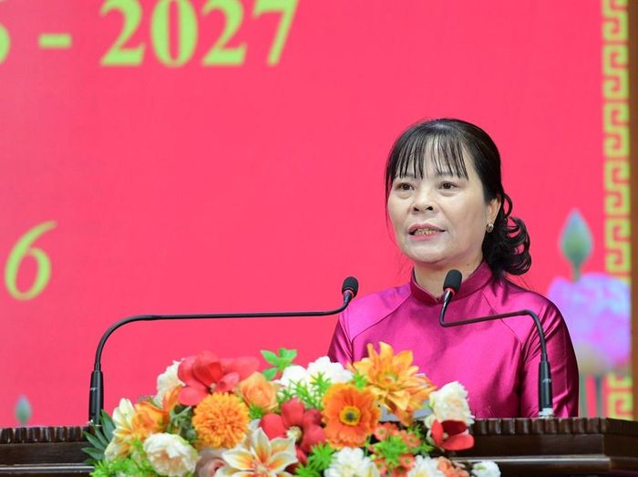 Cô Phạm Thị Ngân là một trong 11 cán bộ quản lý tự nguyện xin thôi chức vụ để trở lại trực tiếp giảng dạy