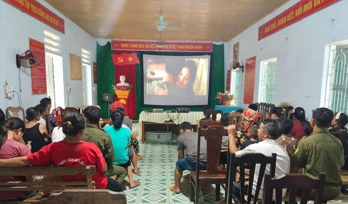 Các buổi chiếu do Đội Chiếu bóng lưu động số 3 tổ chức thu hút đông đảo người dân đến xem, góp phần đưa những câu chuyện lịch sử đến gần hơn với cộng đồng