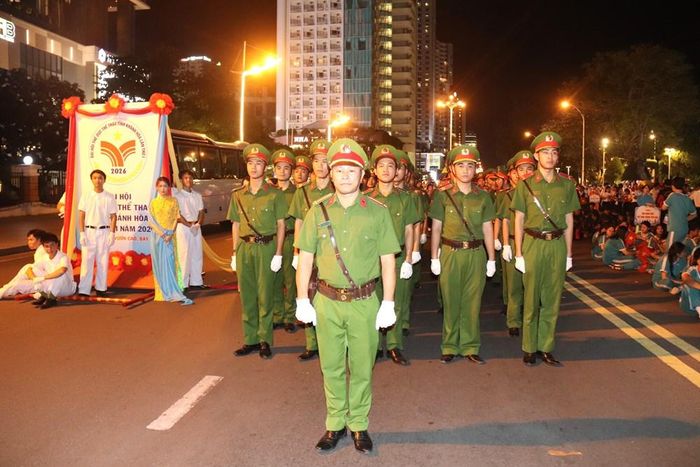 Đoàn lực lượng Công an nhân dân tỉnh tại Lễ khai mạc
