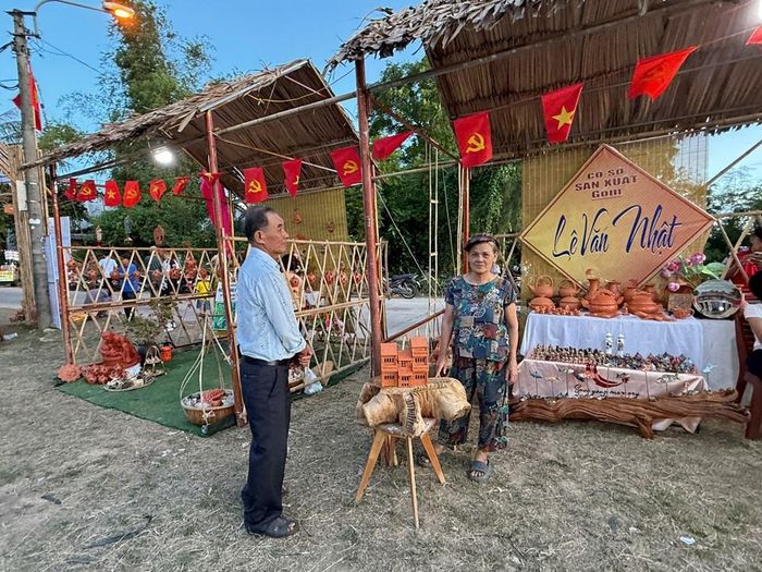 Không gian “Kết nối sản phẩm” – nơi hội tụ, giới thiệu những sản phẩm gốm đặc trưng và sản phẩm mới của làng nghề