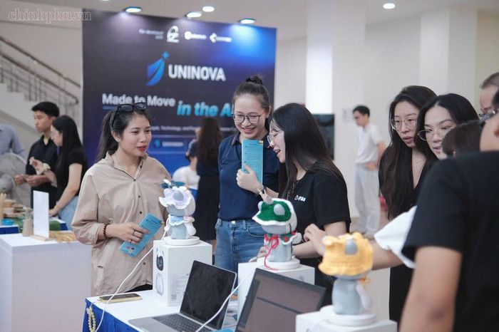 Bên cạnh các phiên hội thảo, sự kiện có 20 gian hàng triển lãm startup, các workshop và chương trình kết nối đầu tư - Ảnh: chinhphu.vn/TG
