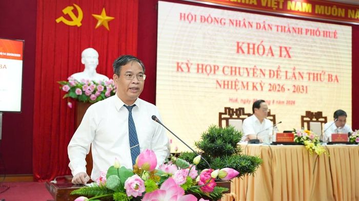 Phó Bí thư Thành ủy, Chủ tịch HĐND thành phố Phạm Đức Tiến phát biểu chỉ đạo tại kỳ họp. Ảnh Hue.gov.vn