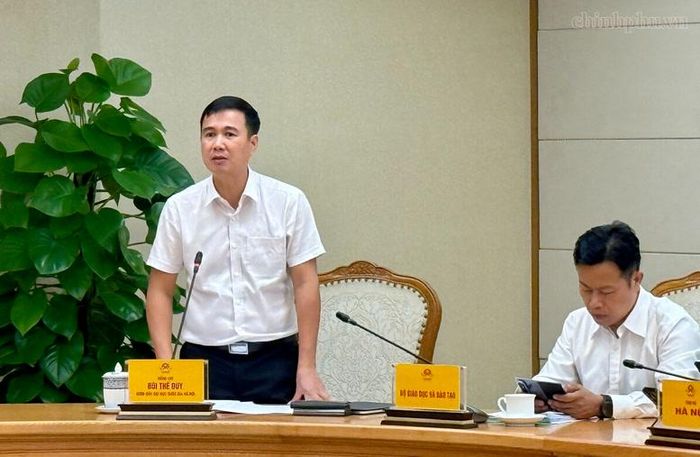 Giám đốc ĐHQGHN Bùi Thế Duy báo cáo - Ảnh: chinhphu.vn/Thu Sa