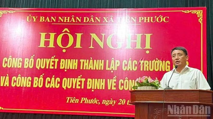Chủ tịch Ủy ban nhân dân xã Tiên Phước Nguyễn Hùng Anh phát biểu tại hội nghị.