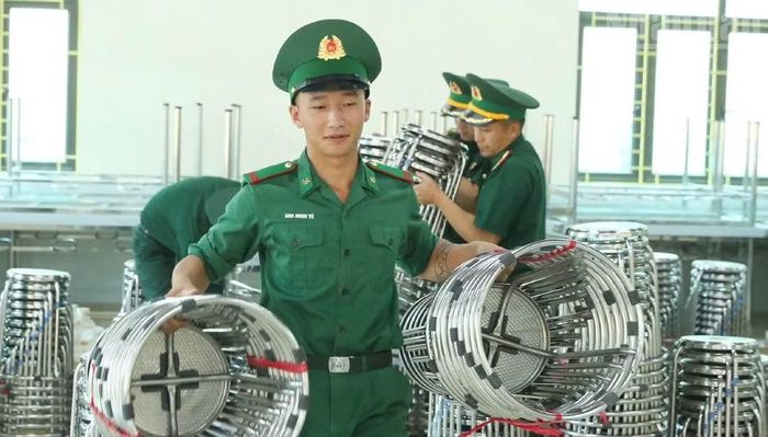Trong dịp này, Ban Chỉ huy Bộ đội Biên phòng Sơn La đã chỉ đạo các đơn vị tham gia phối hợp các đơn vị trường học biên giới chuẩn bị các điều kiện bảo đảm cho ngày khánh thành và khai giảng. (Ảnh: QUÀNG HÙNG)