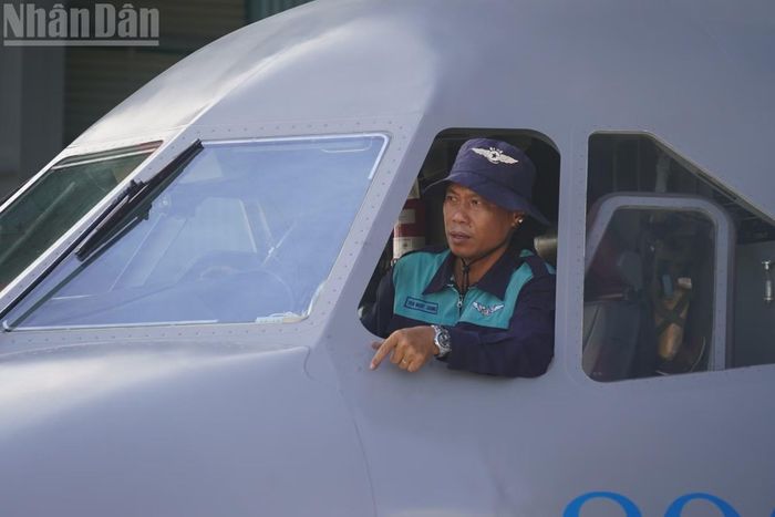 Phi hành đoàn sẵn sàng thực hiện nhiệm vụ.