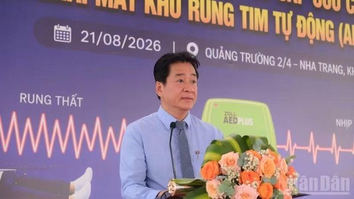 Phó Chủ tịch Thường trực Ủy ban nhân dân tỉnh Nguyễn Long Biên phát biểu. (Ảnh: VŨ TÂN)