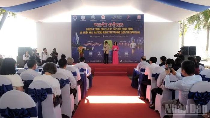 Toàn cảnh lễ phát động triển khai máy khử rung tim tự động AED. (Ảnh: VŨ TÂN)
