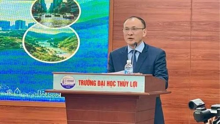Ông Nguyễn Trung Việt, Hiệu trưởng Trường đại học Thủy Lợi phát biểu tại hội thảo. (Ảnh: JICA)