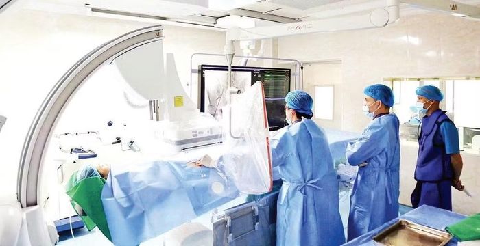 Điều trị cho bệnh nhân tại Bệnh viện đa khoa tỉnh Quảng Ninh. (Ảnh nhandan.vn)